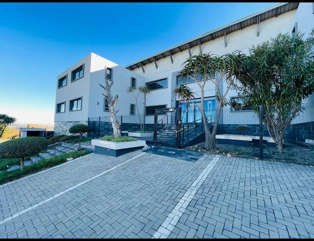 1,884M² OFFICE FOR SALE IN HALFWAY HOUSE